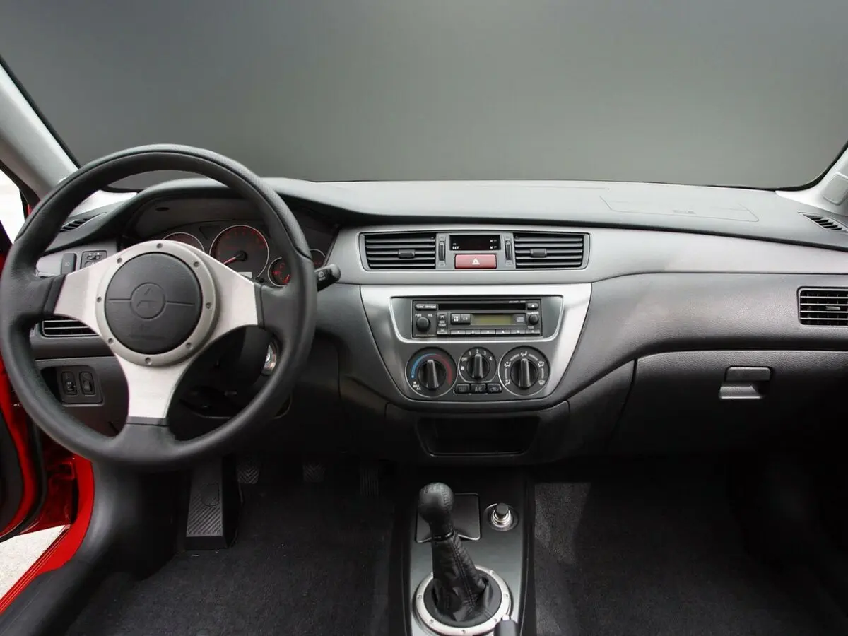 Mitsubishi Lancer Evolution VIII Седан — сүрөт 6