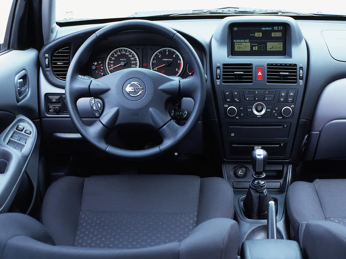 Nissan Almera II (N16) Рестайлинг Хэтчбек 3 дв. — сүрөт 6