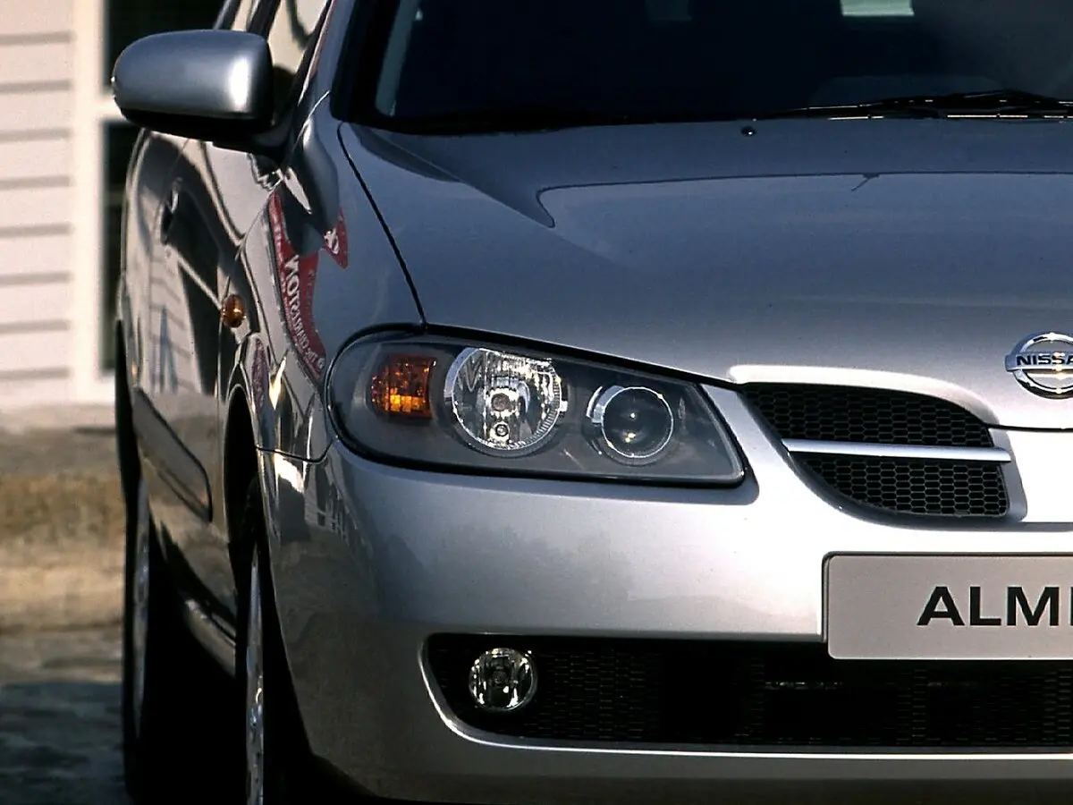 Nissan Almera II (N16) Рестайлинг Хэтчбек 3 дв. — сүрөт 9