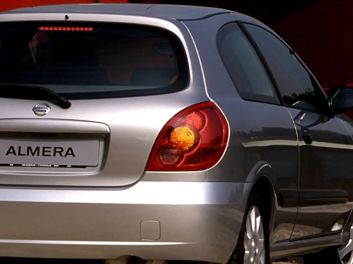 Nissan Almera II (N16) Рестайлинг Хэтчбек 3 дв. — сүрөт 10