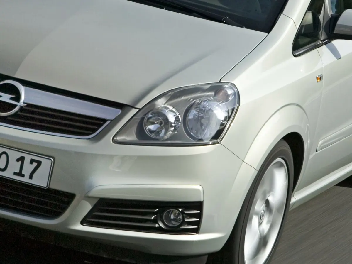 Opel Zafira B Компактвэн — фото 10