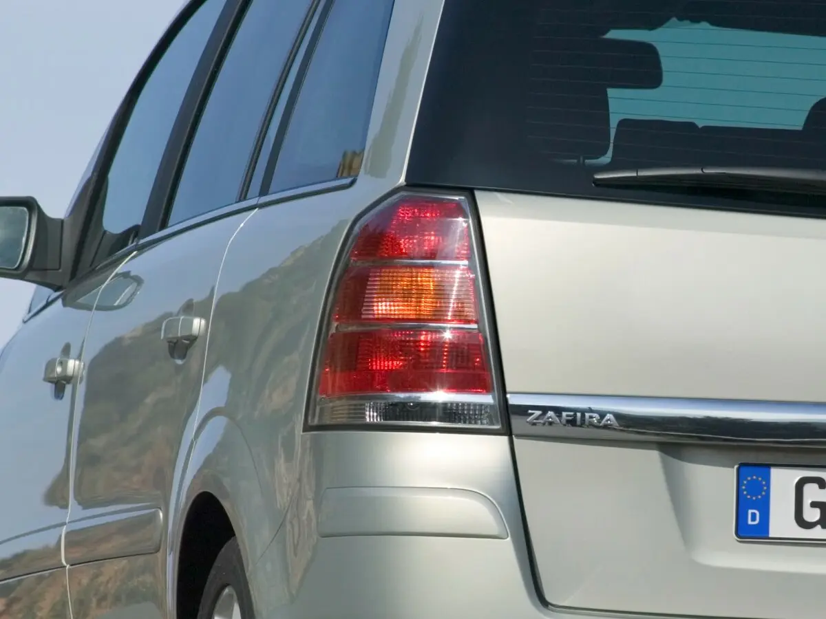 Opel Zafira B Компактвэн — фото 11
