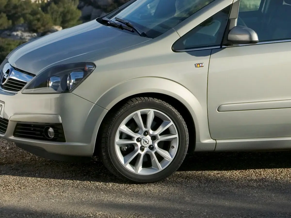 Opel Zafira B Компактвэн — фото 12