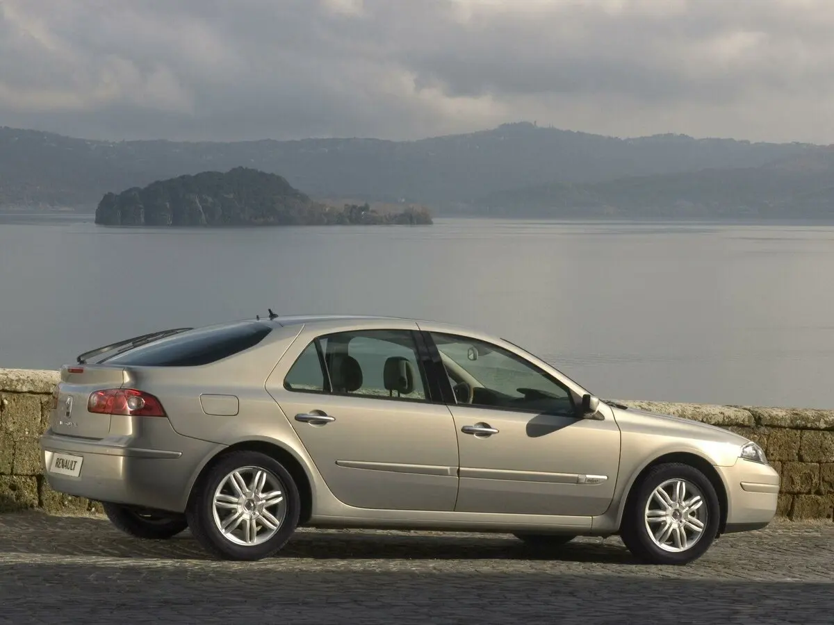 Renault Laguna II Рестайлинг Лифтбек — сүрөт 2