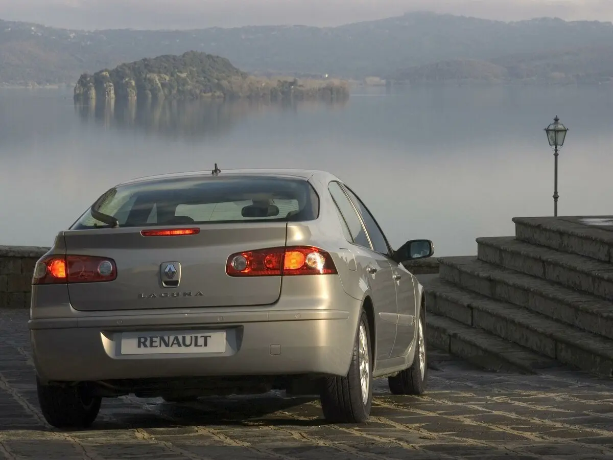 Renault Laguna II Рестайлинг Лифтбек — сүрөт 3