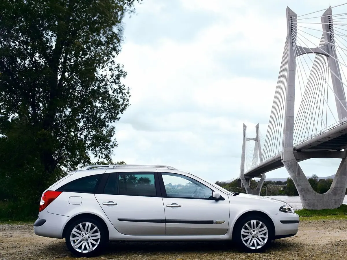 Renault Laguna II Рестайлинг Универсал 5 дв. — сүрөт 2