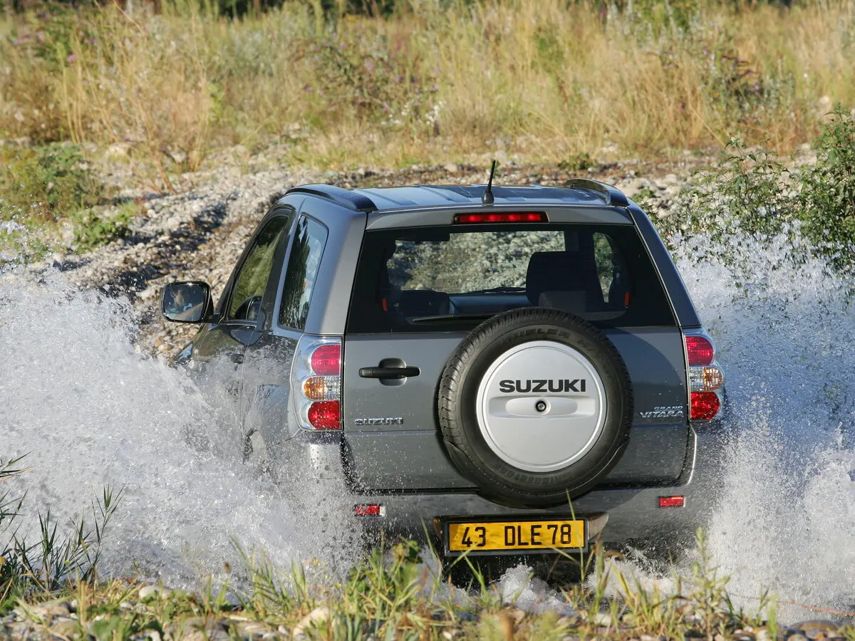 Suzuki Grand Vitara II Внедорожник 3 дв. — сүрөт 4