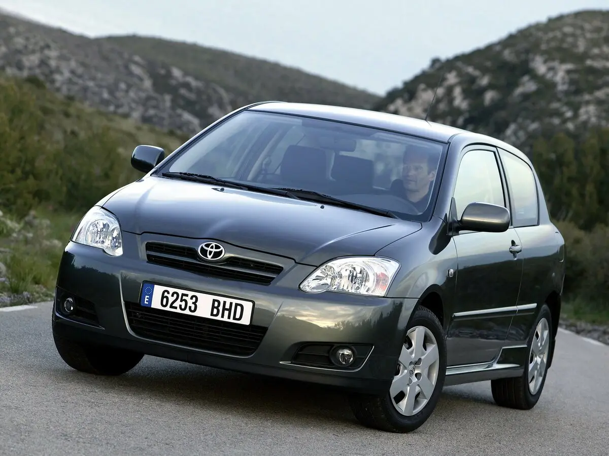 Toyota Corolla IX (E120, E130) Рестайлинг Хэтчбек 3 дв. — фото 3
