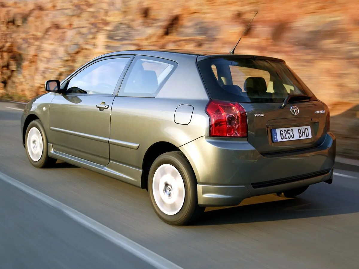 Toyota Corolla IX (E120, E130) Рестайлинг Хэтчбек 3 дв. — фото 4