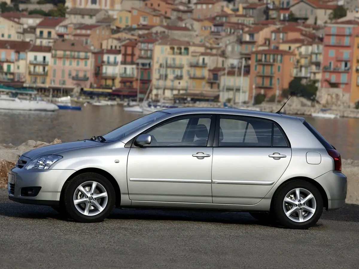 Toyota Corolla IX (E120, E130) Рестайлинг Хэтчбек 5 дв. — фото 2