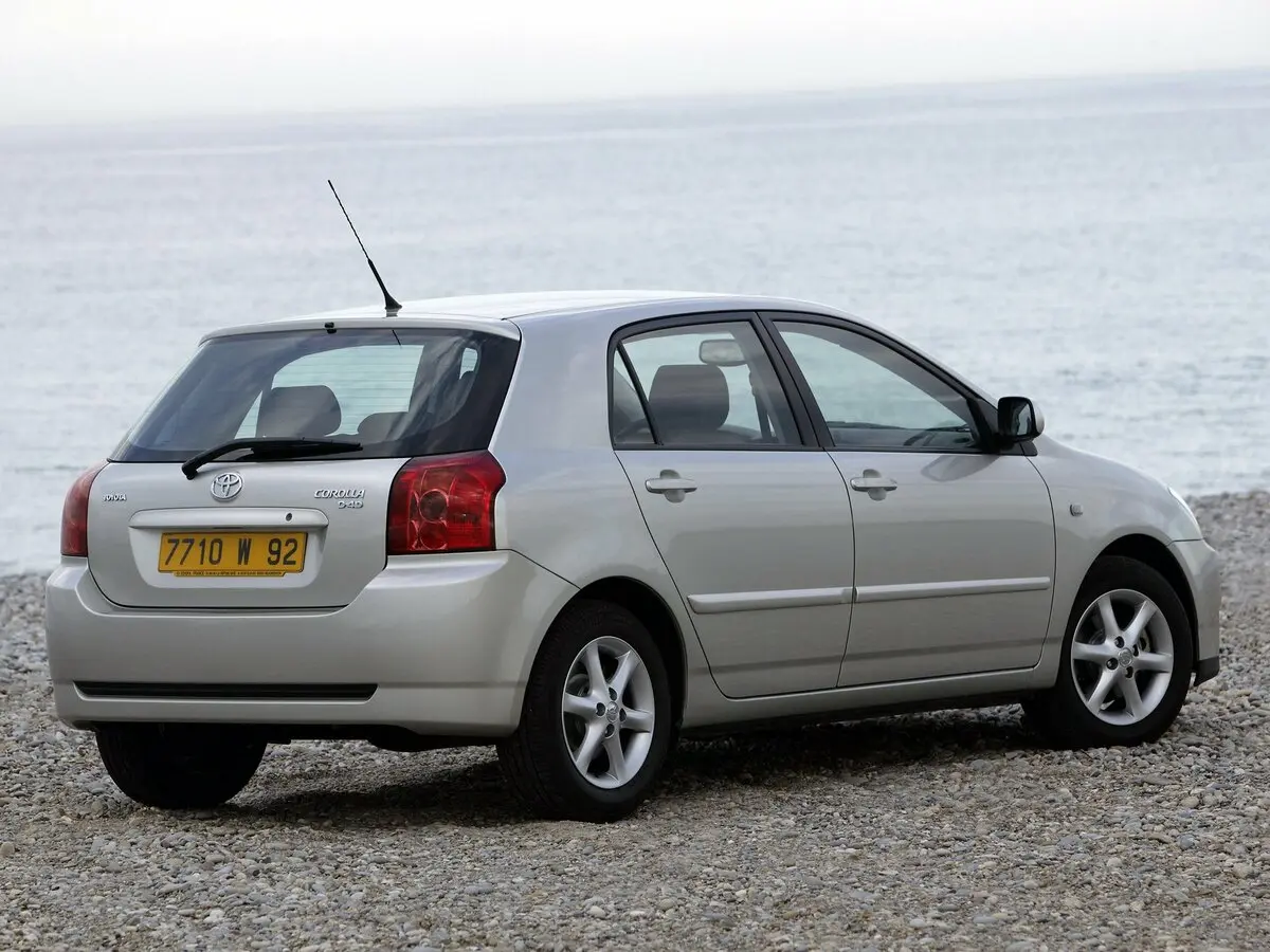 Toyota Corolla IX (E120, E130) Рестайлинг Хэтчбек 5 дв. — фото 5