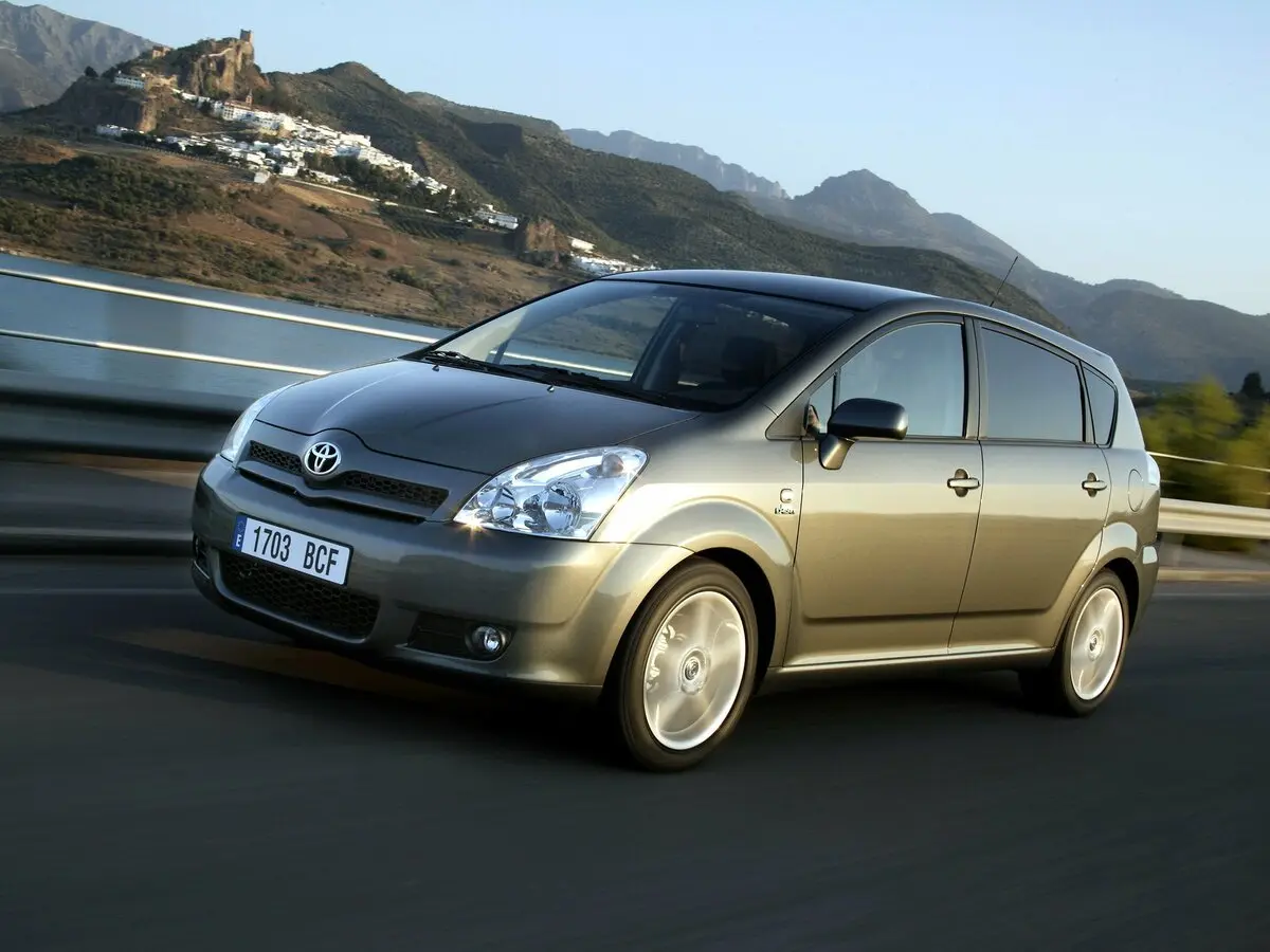 Toyota Corolla Verso I Рестайлинг