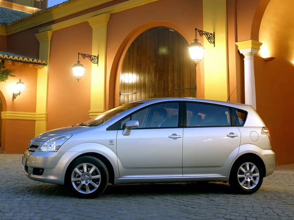 Toyota Corolla Verso I Рестайлинг Компактвэн — сүрөт 2