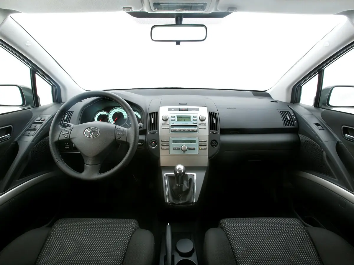 Toyota Corolla Verso I Рестайлинг Компактвэн — сүрөт 6