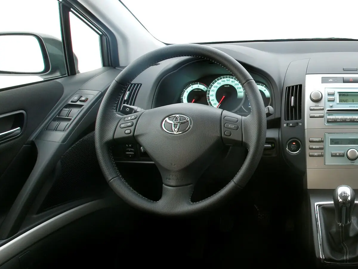 Toyota Corolla Verso I Рестайлинг Компактвэн — сүрөт 8