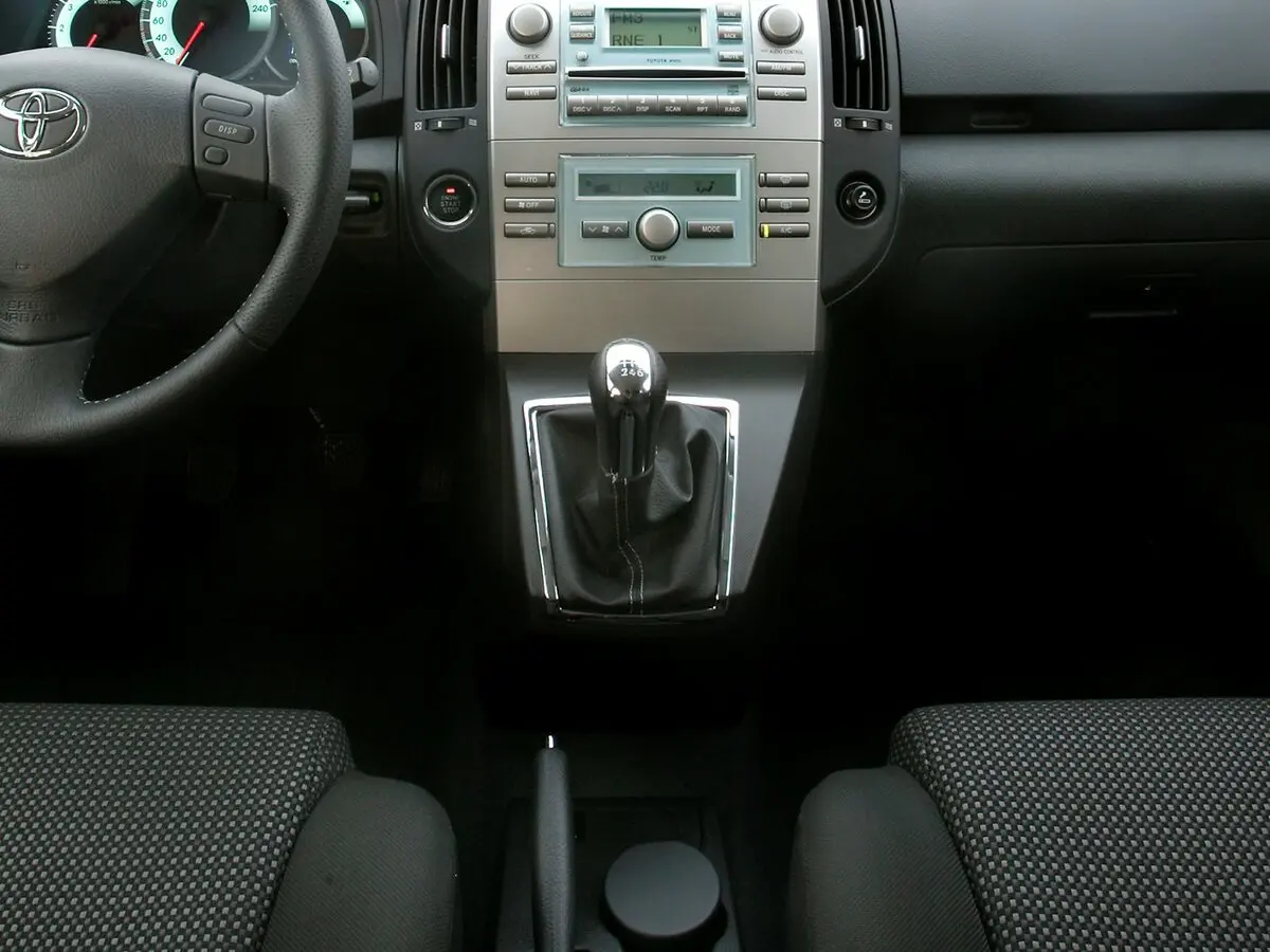 Toyota Corolla Verso I Рестайлинг Компактвэн — сүрөт 10