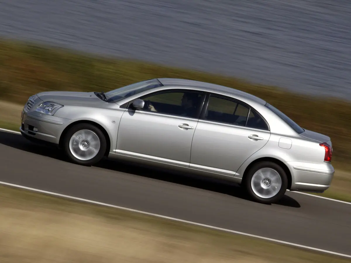 Toyota Avensis II Седан — photo 2