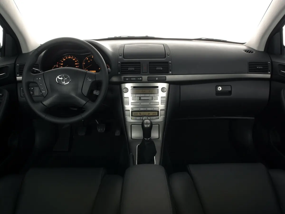 Toyota Avensis II Седан — photo 5