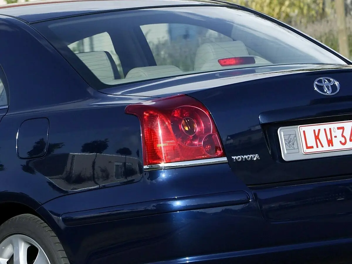 Toyota Avensis II Седан — photo 7