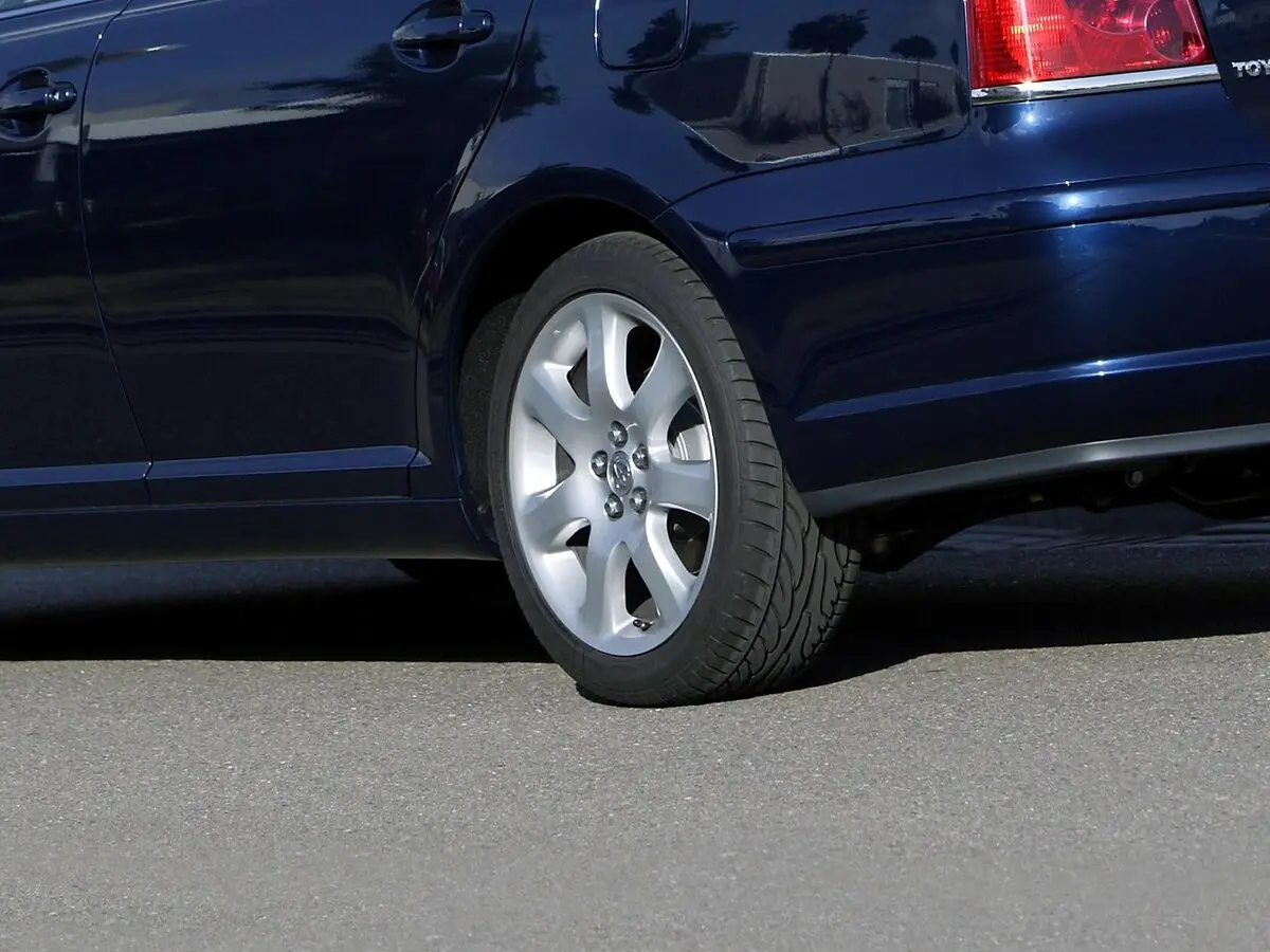 Toyota Avensis II Седан — photo 8