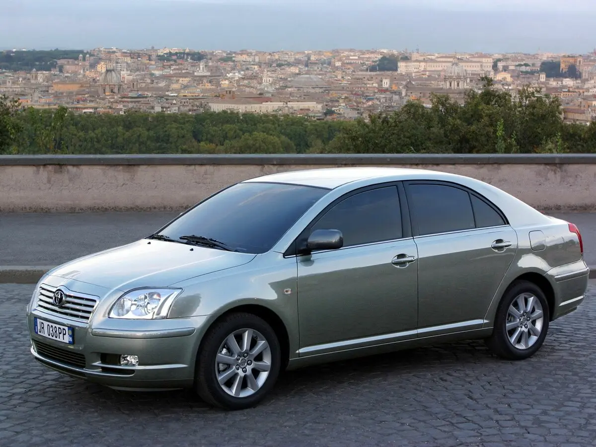 Toyota Avensis II Лифтбек
