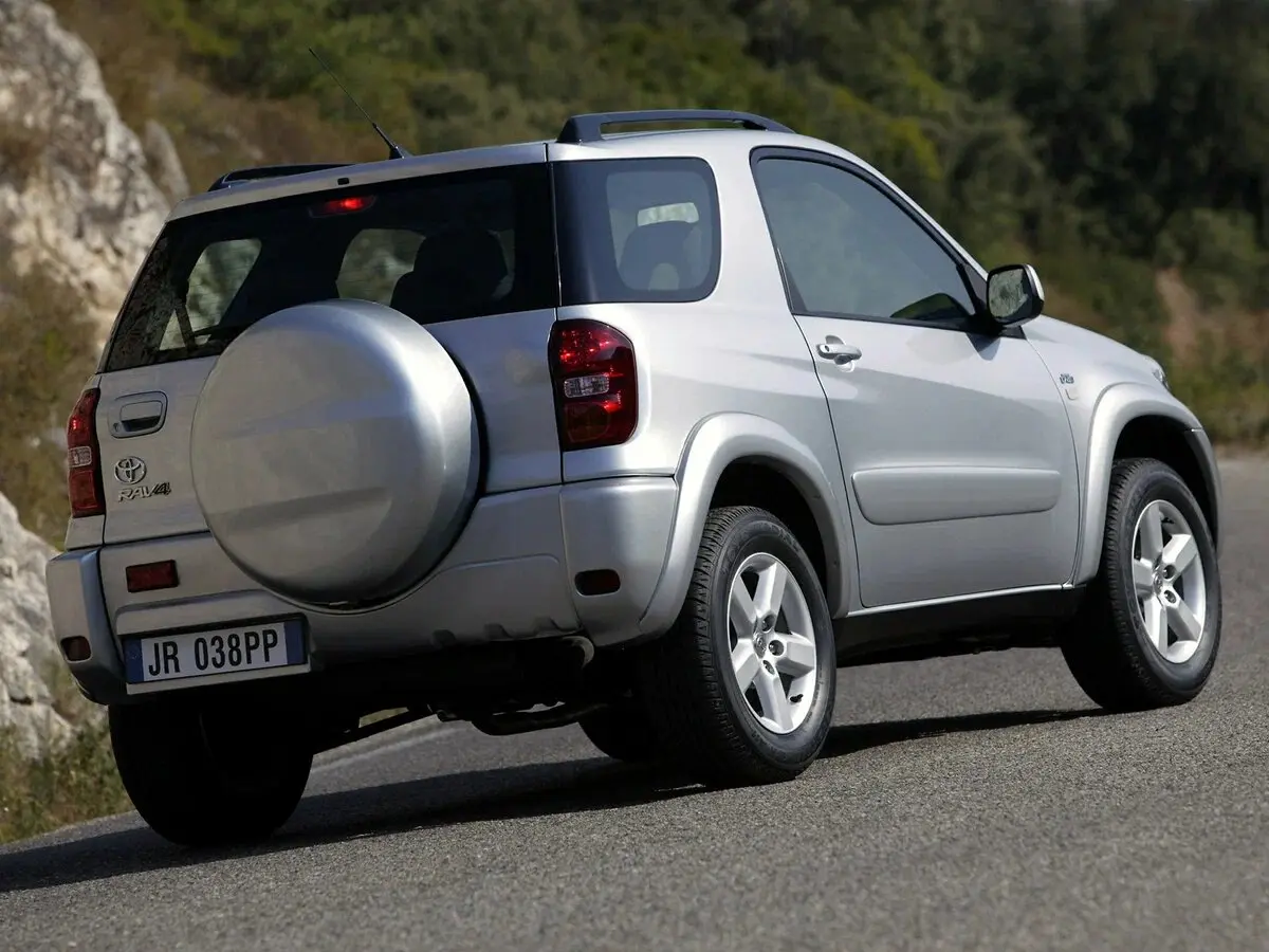 Toyota RAV4 II (XA20) Рестайлинг Внедорожник 3 дв. — фото 3