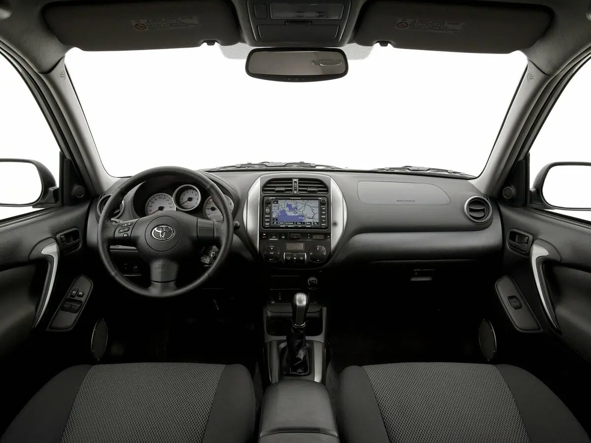 Toyota RAV4 II (XA20) Рестайлинг Внедорожник 3 дв. — фото 5