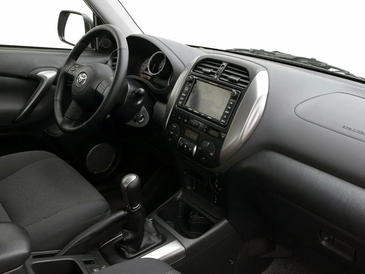 Toyota RAV4 II (XA20) Рестайлинг Внедорожник 3 дв. — фото 6