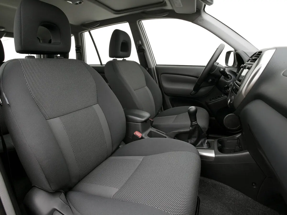 Toyota RAV4 II (XA20) Рестайлинг Внедорожник 5 дв. — фото 6