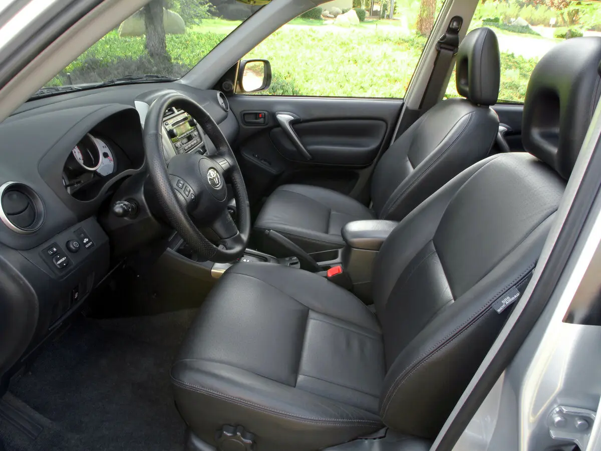 Toyota RAV4 II (XA20) Рестайлинг Внедорожник 5 дв. — фото 7