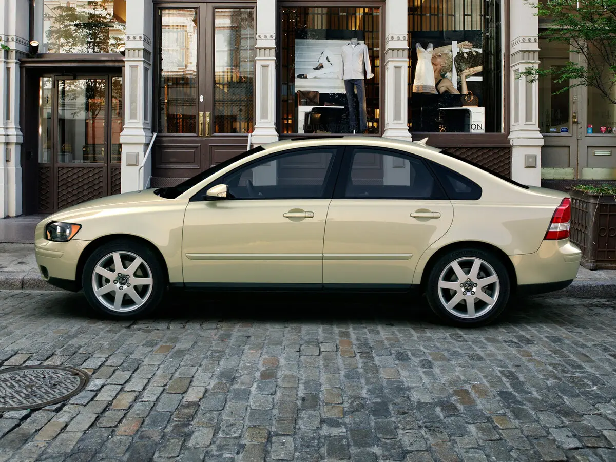 Volvo S40 II Седан — photo 2