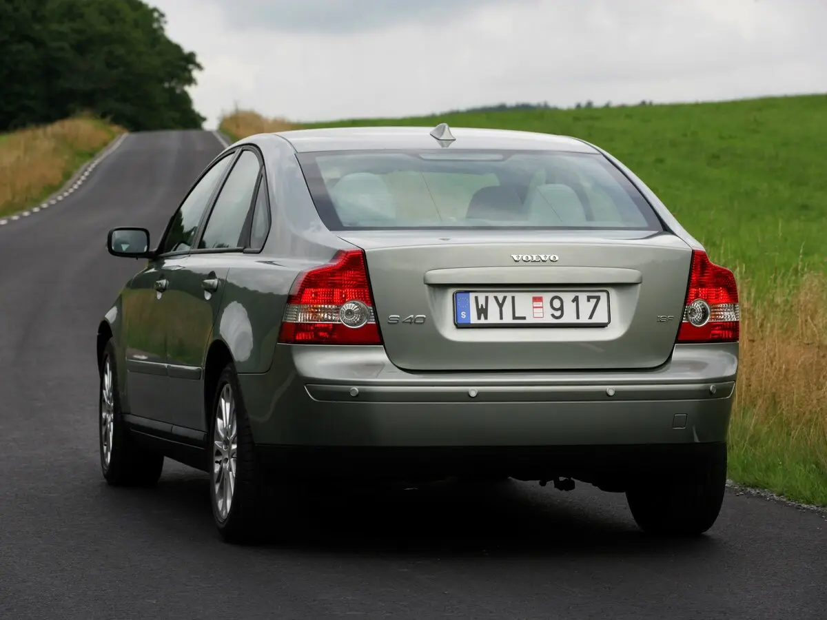 Volvo S40 II Седан — photo 4
