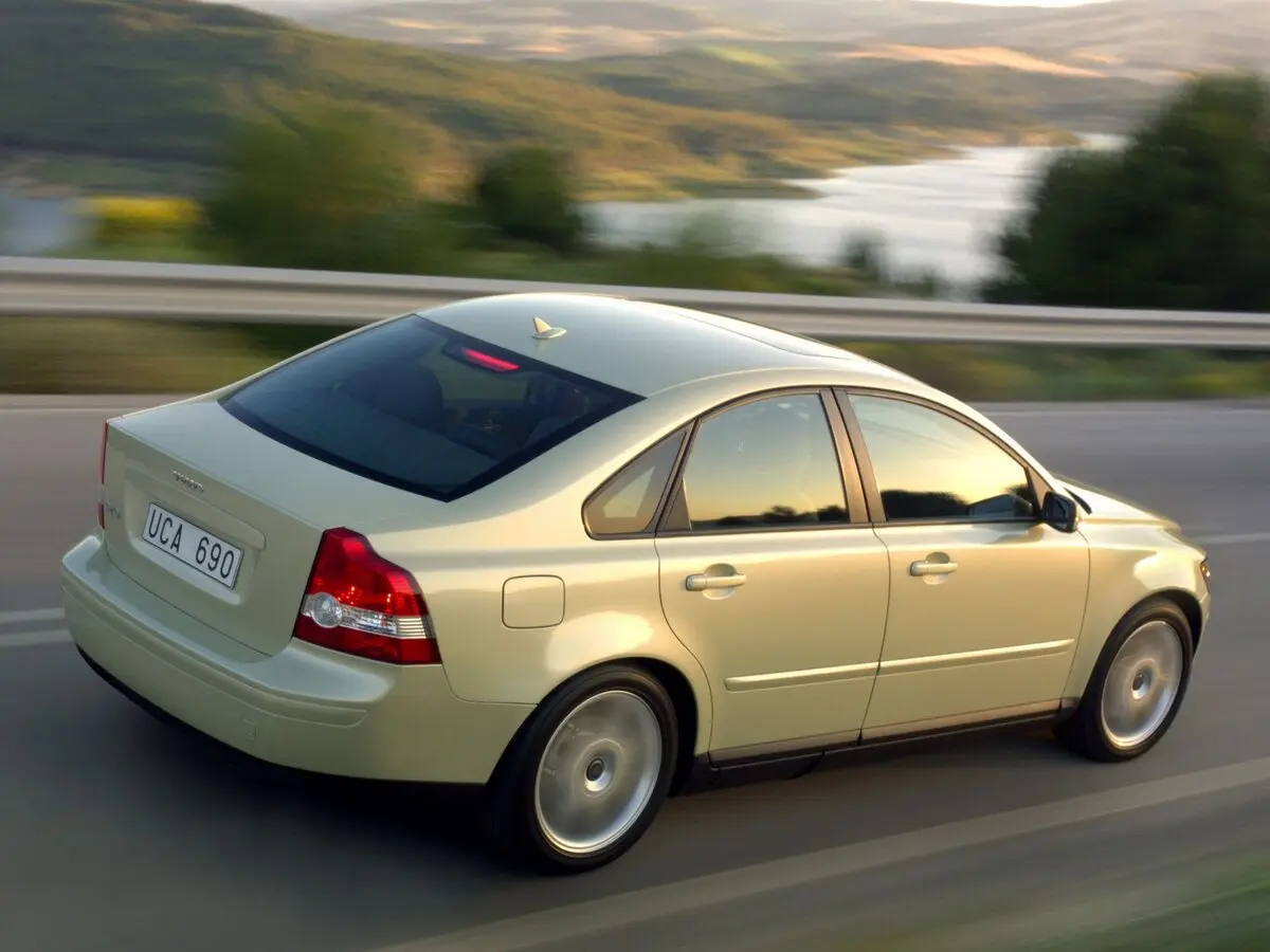 Volvo S40 II Седан — photo 5