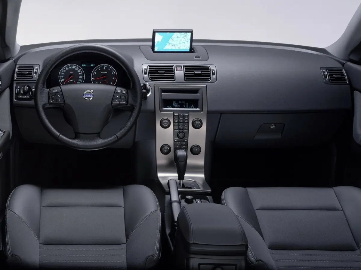 Volvo S40 II Седан — photo 6