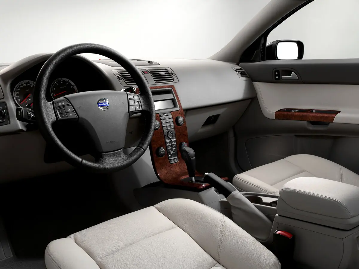 Volvo S40 II Седан — photo 8
