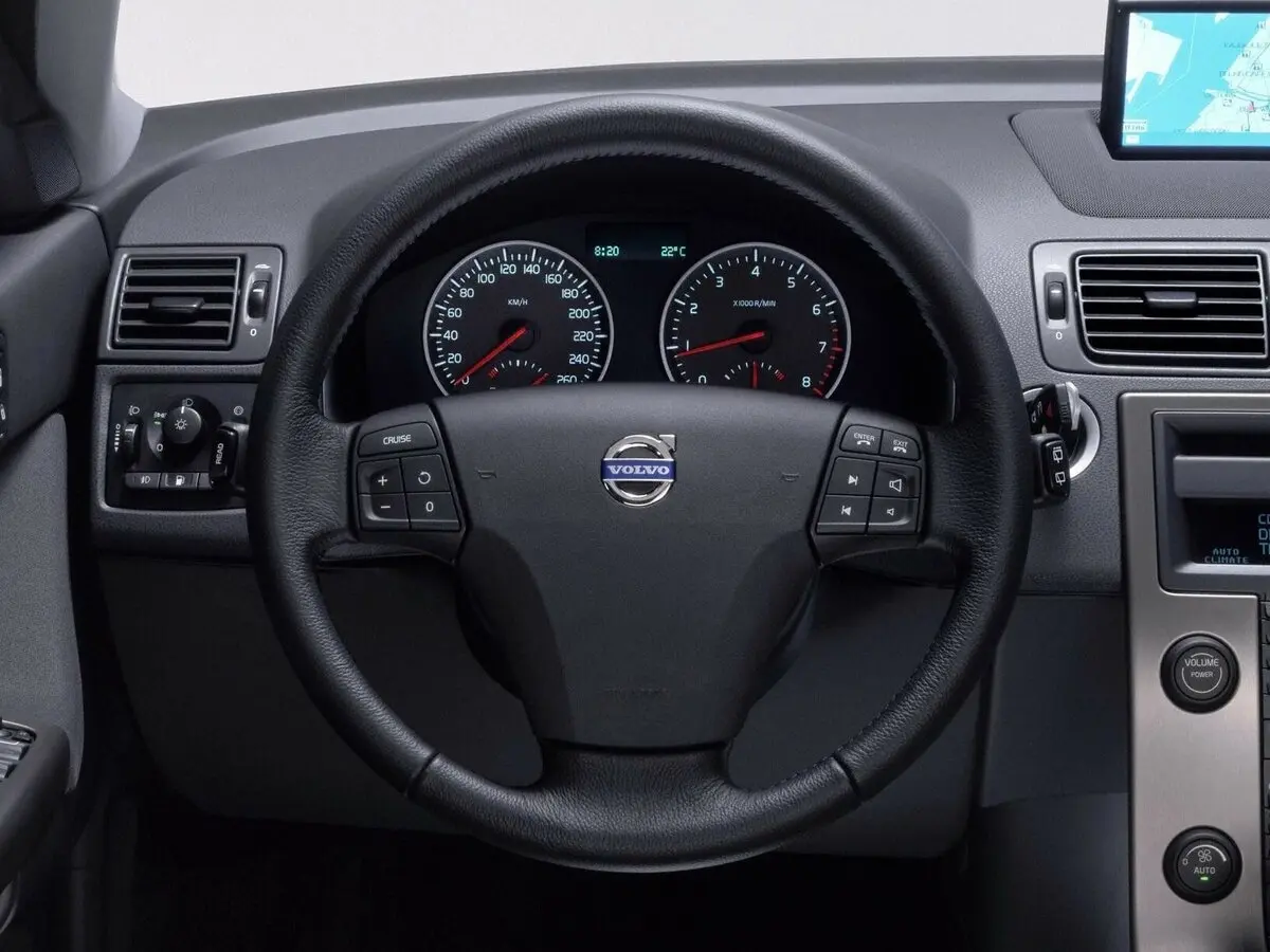 Volvo S40 II Седан — photo 10