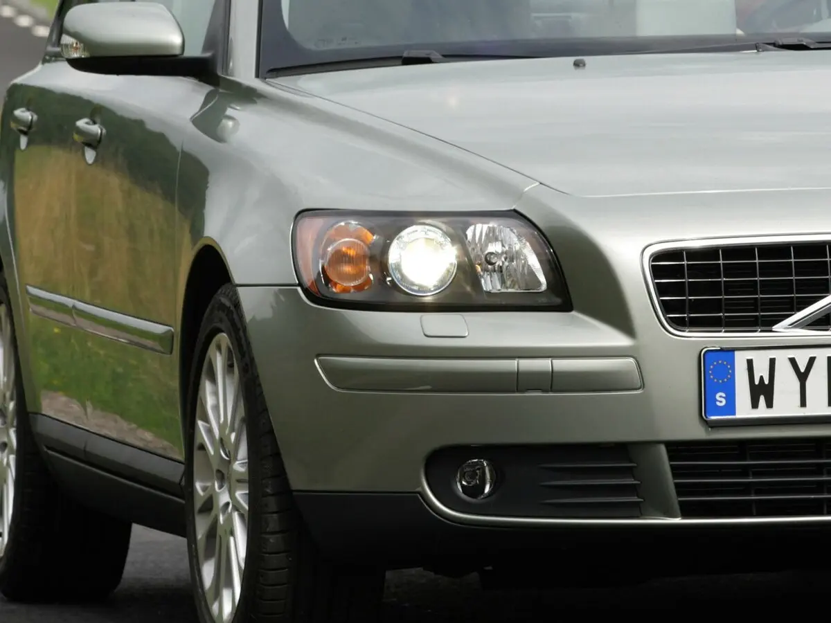 Volvo S40 II Седан — photo 13