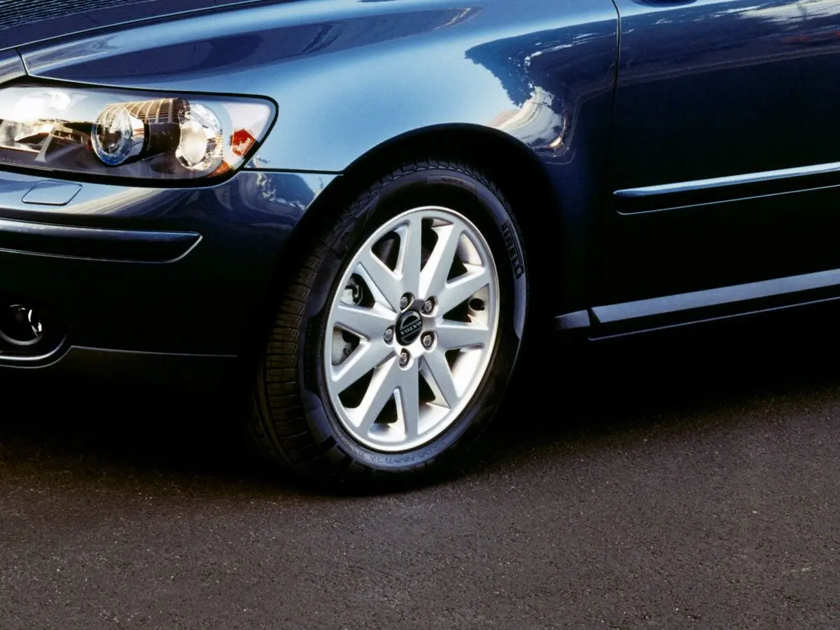 Volvo S40 II Седан — photo 16