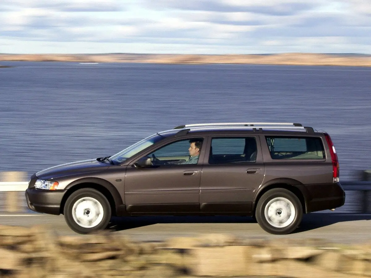 Volvo XC70 I Рестайлинг Универсал 5 дв. — photo 2