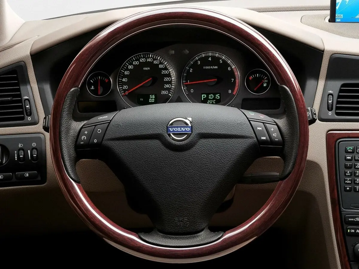 Volvo XC70 I Рестайлинг Универсал 5 дв. — photo 8