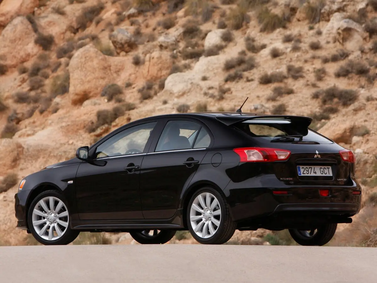Mitsubishi Lancer X Хэтчбек 5 дв. — фото 5