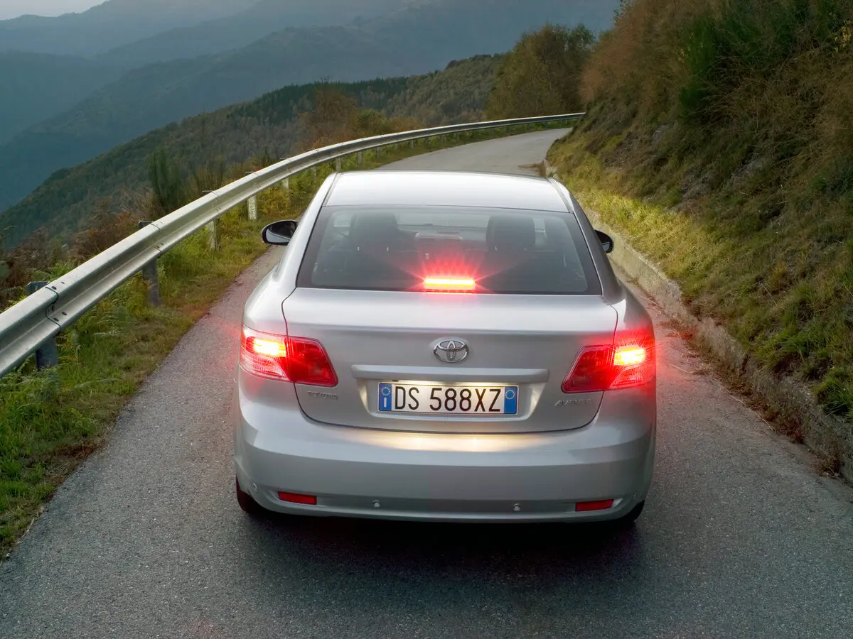 Toyota Avensis III Седан — сүрөт 4