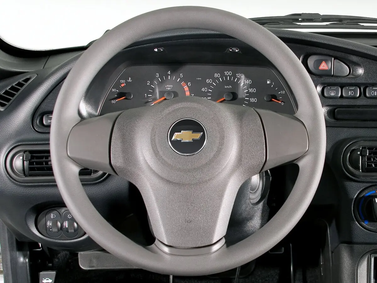 Chevrolet Niva I Рестайлинг Внедорожник 5 дв. — 照片 8