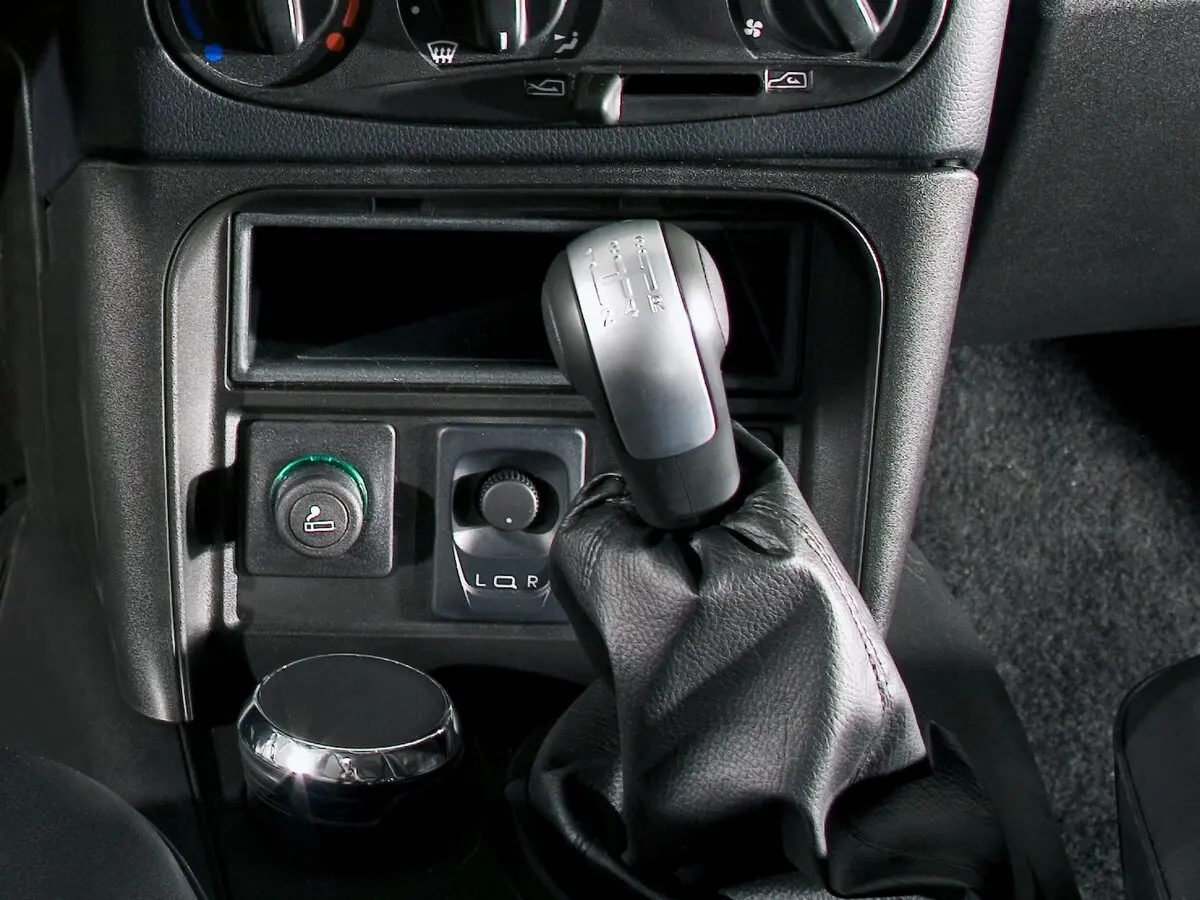 Chevrolet Niva I Рестайлинг Внедорожник 5 дв. — 照片 9
