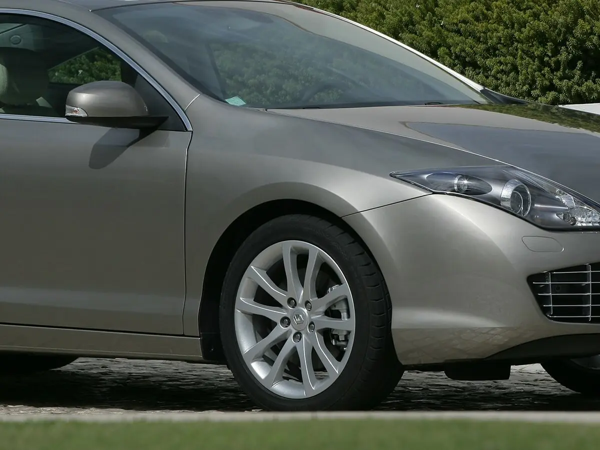 Renault Laguna III Купе — сүрөт 17