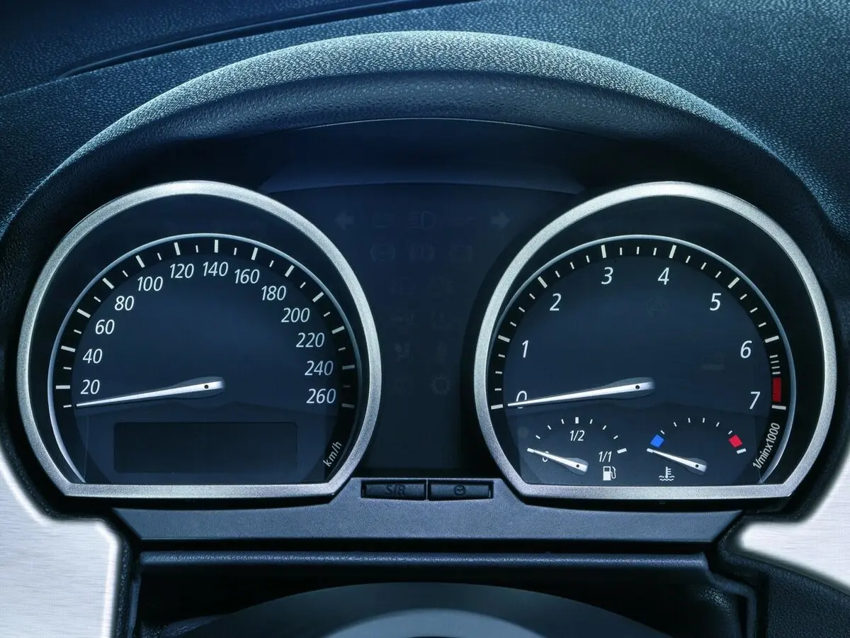 BMW Z4 I (E85/E86) Родстер — сүрөт 9