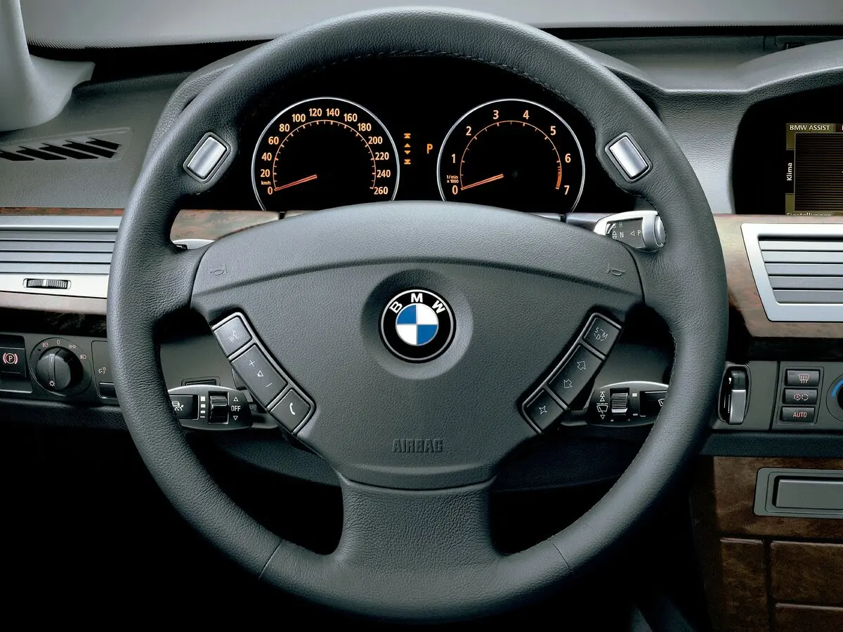 BMW 7 серии IV (E65/E66) Седан — сүрөт 10