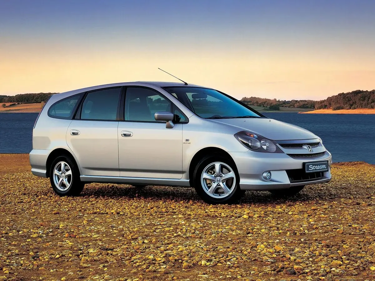 Honda Stream I Рестайлинг