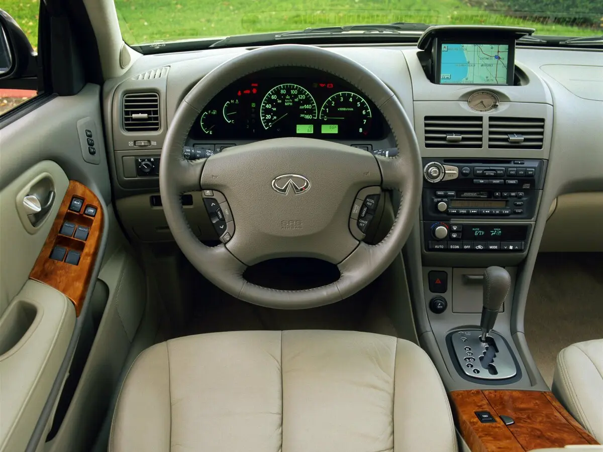 Infiniti I II Седан — 照片 3