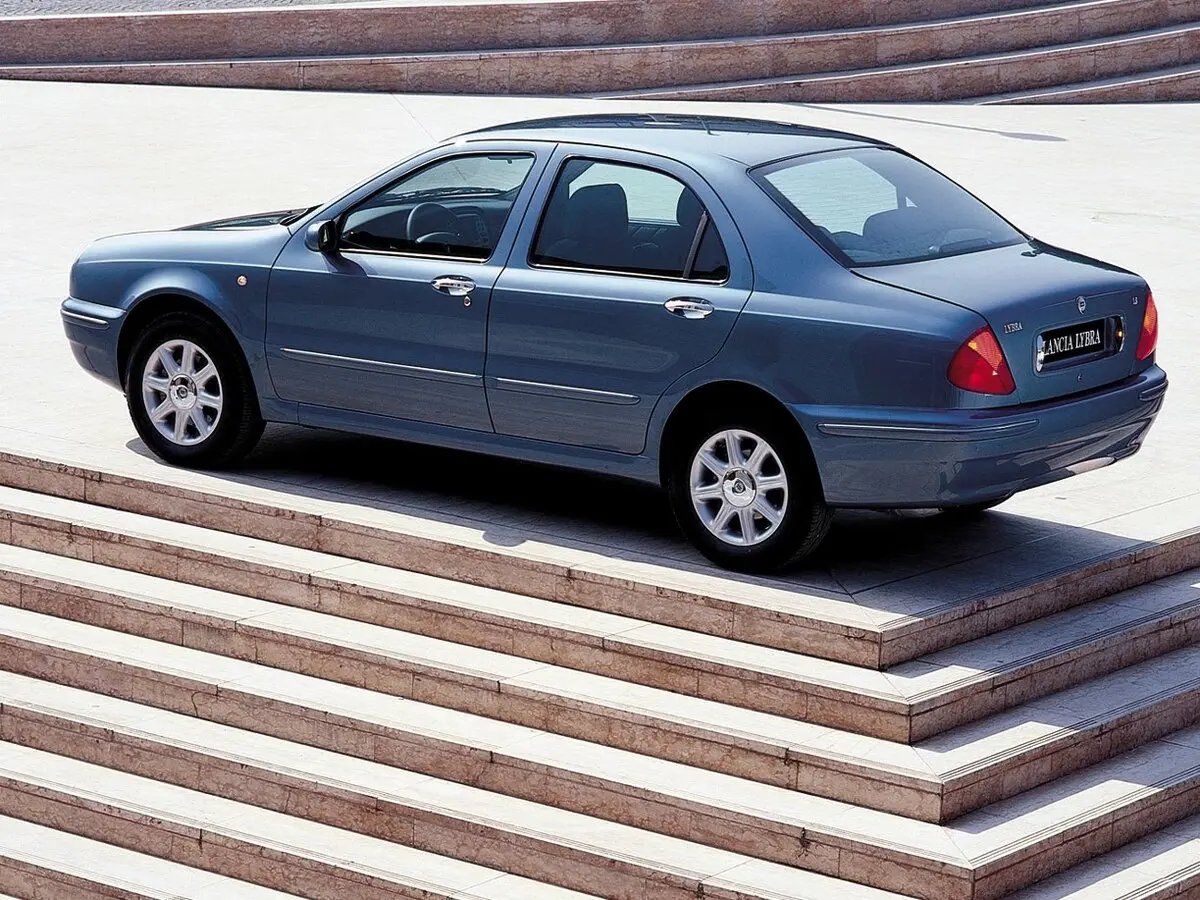 Lancia Lybra 1999 – 2006 Седан — сүрөт 2